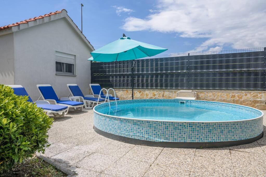 New Apartment With Pool And Jacuzzi Only For You Kastela Bagian luar foto