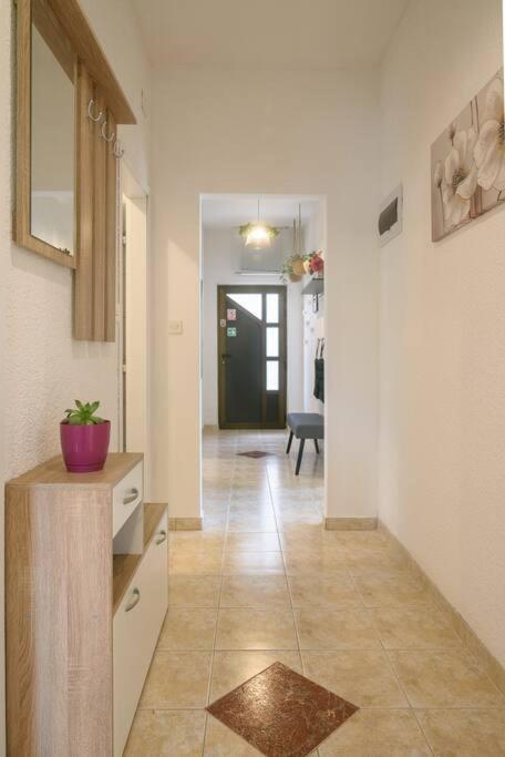 New Apartment With Pool And Jacuzzi Only For You Kastela Bagian luar foto